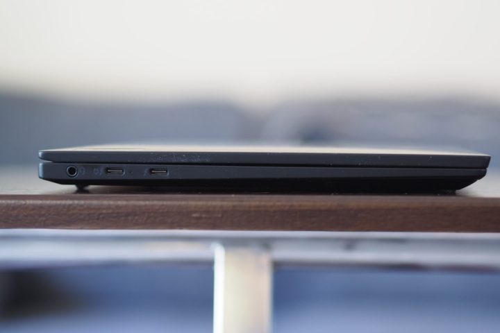 Lado esquerdo do Lenovo ThinkPad X1 Nano Gen 3 mostrando as portas.