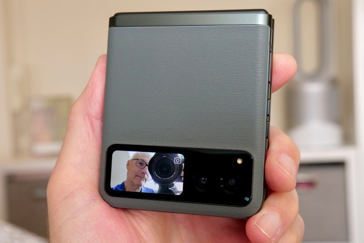 Using the Motorola Razr 40's cover screen camera preview.