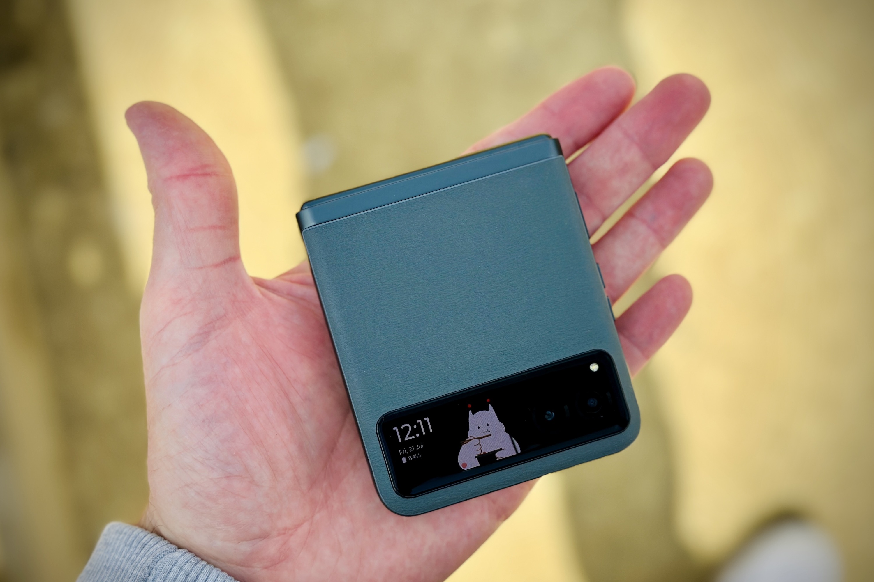 Motorola's newest folding phone is cheaper than the iPhone 15 - Vimarsana News