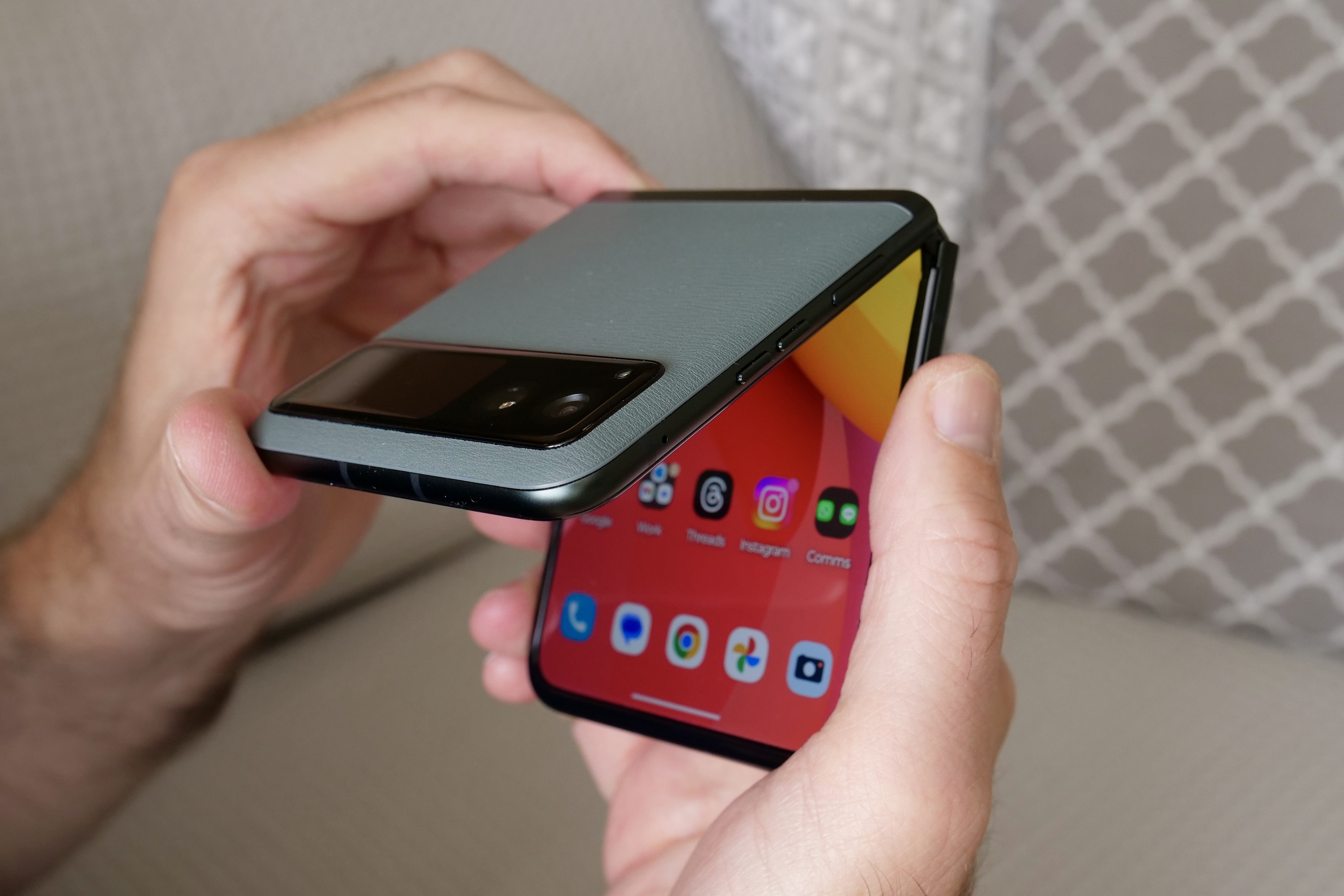 Motorola's Razr foldable phone is discounted to $500 today - Vimarsana News