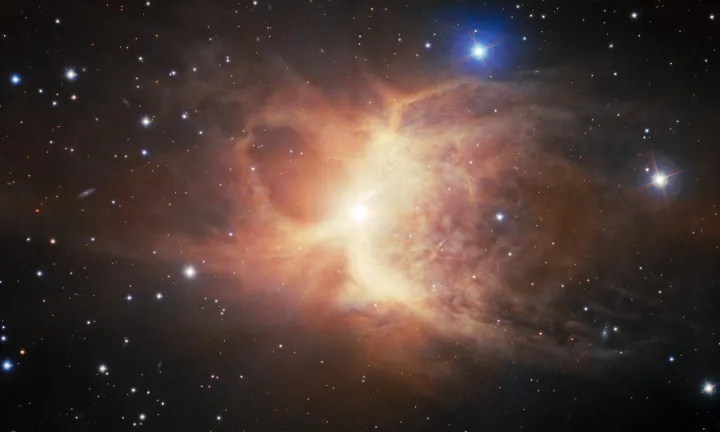 Un par ondulante de bucles casi simétricos de polvo y gas marcan la agonía de una antigua estrella gigante roja, capturada por Gemini South, la mitad del Observatorio Internacional Gemini, operado por NOIRLab de NSF. La estructura resultante, que se dice que se asemeja a un viejo estilo de jarra inglesa, es una nebulosa de reflexión bipolar rara vez vista. La evidencia sugiere que este objeto se formó por las interacciones entre la gigante roja moribunda y una estrella compañera ahora destrozada. La imagen fue obtenida por el equipo de Comunicación, Educación y Participación de NOIRLab como parte del Programa de Imágenes de Legado de NOIRLab.