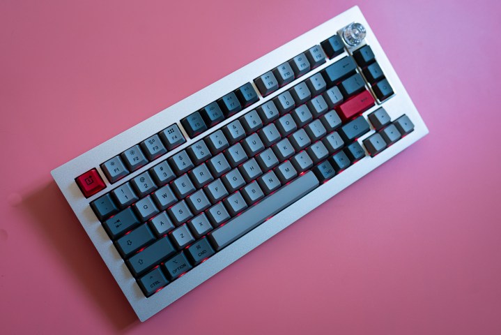 OnePlus Keyboard 81 on a pink background.
