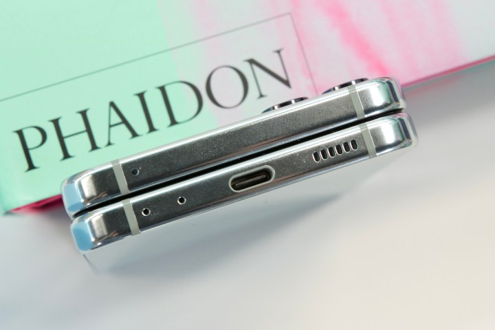 USB-C port on the Samsung Galaxy Z Flip 5.