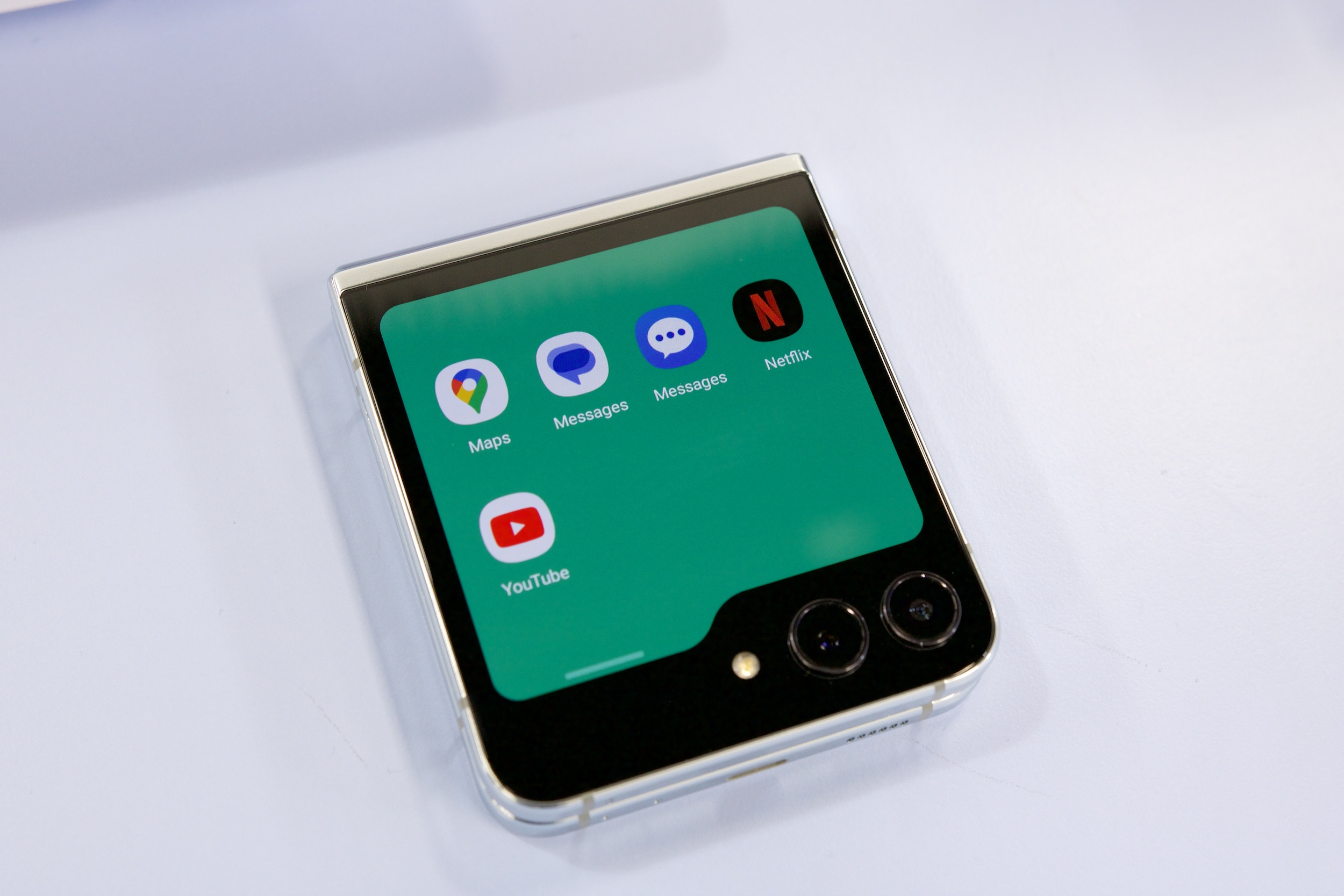 Widget de aplicativos na tela de capa do Samsung Galaxy Z Flip 5.