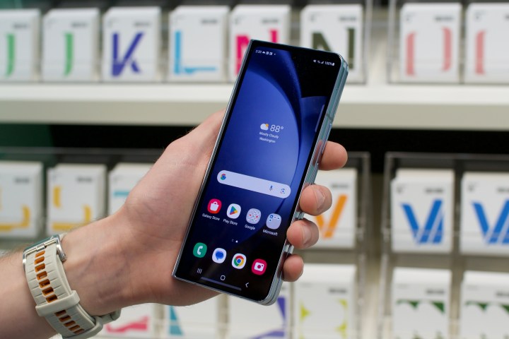 Someone using the cover screen on the Samsung Galaxy Z Fold 5.