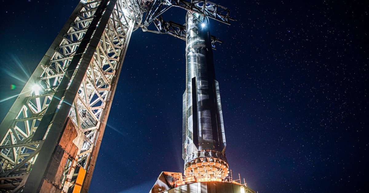 SpaceX partage une superbe photo de Super Heavy sur la rampe de lancement