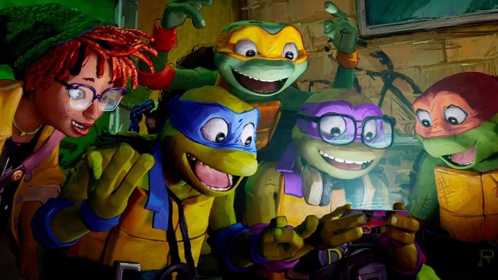 Les tortues et April jouent à un jeu vidéo dans Teenage Mutant Ninja Turtles: Mutant Mayhem.