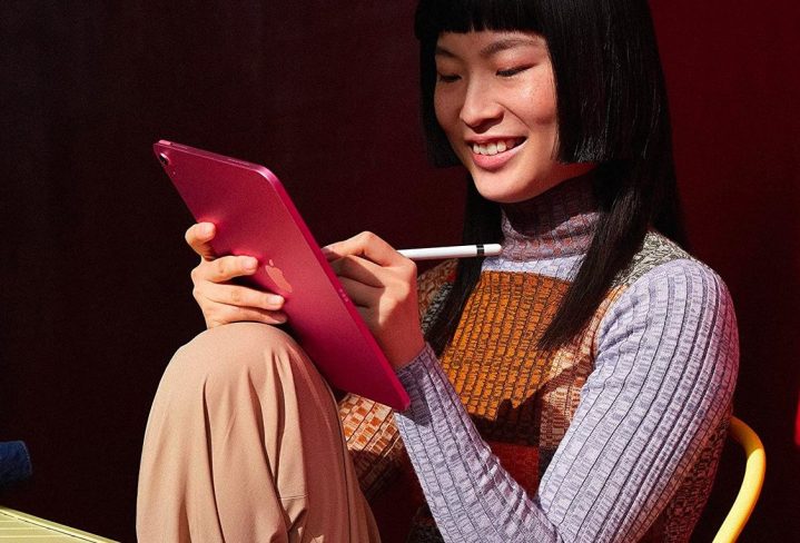 A woman works on an Apple iPad 2022 with an Apple Pencil.