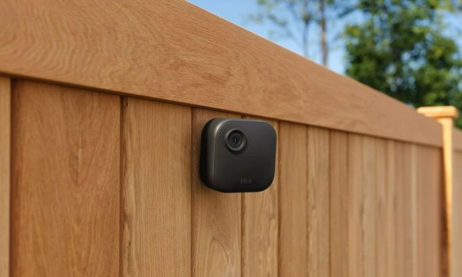 The Blink Outdoor 4 installed on a fence