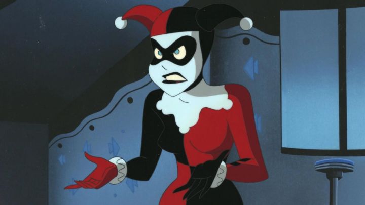 Harley Quinn olhando irritado em Batman: The Animated Series.