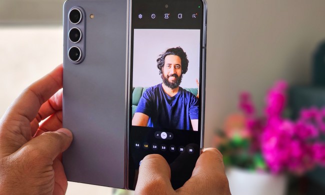 Samsung Galaxy Z Fold 5 cover sreen selfies.
