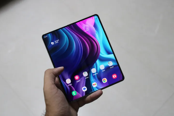 Samsung Galaxy Z Fold 5 ডিসপ্লে।