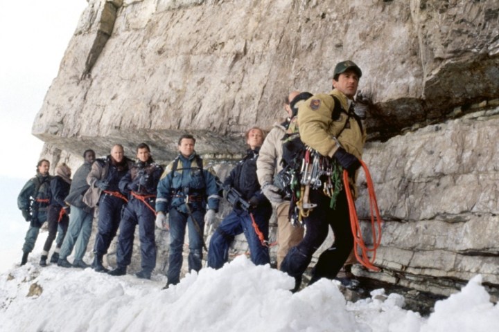 Sylvester Stallone, Cliffhanger'da bir keşif ekibine liderlik ediyor.
