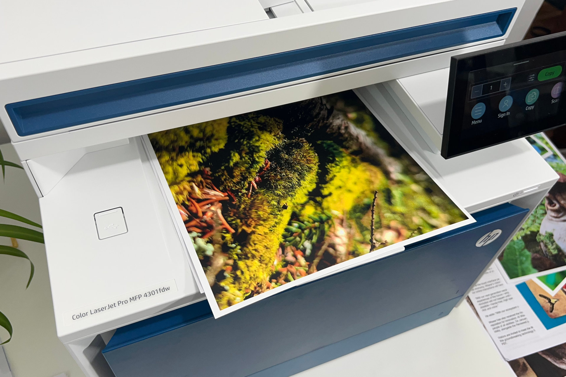 A Color LaserJet Pro 4301fdw possui excelente qualidade de impressão de fotos em papel brilhante.