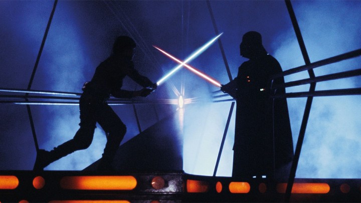 Luke Skywalker se enfrenta a Darth Vade en El Imperio Contraataca.