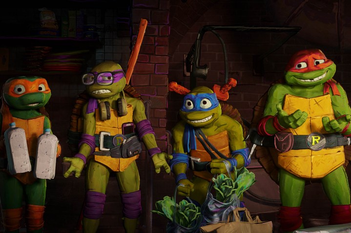 Черепахи стоят в своем канализационном доме в Teenage Mutant Ninja Turtles: Mutant Mayhem.