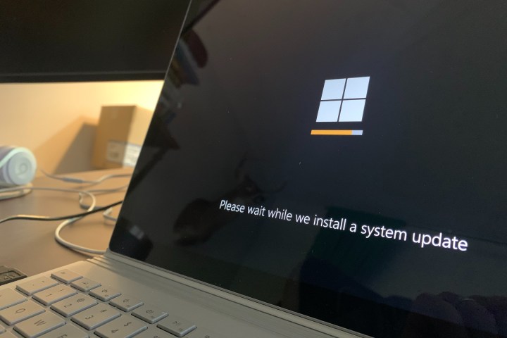 iphone error 4013 how to fix it windows update running on laptop