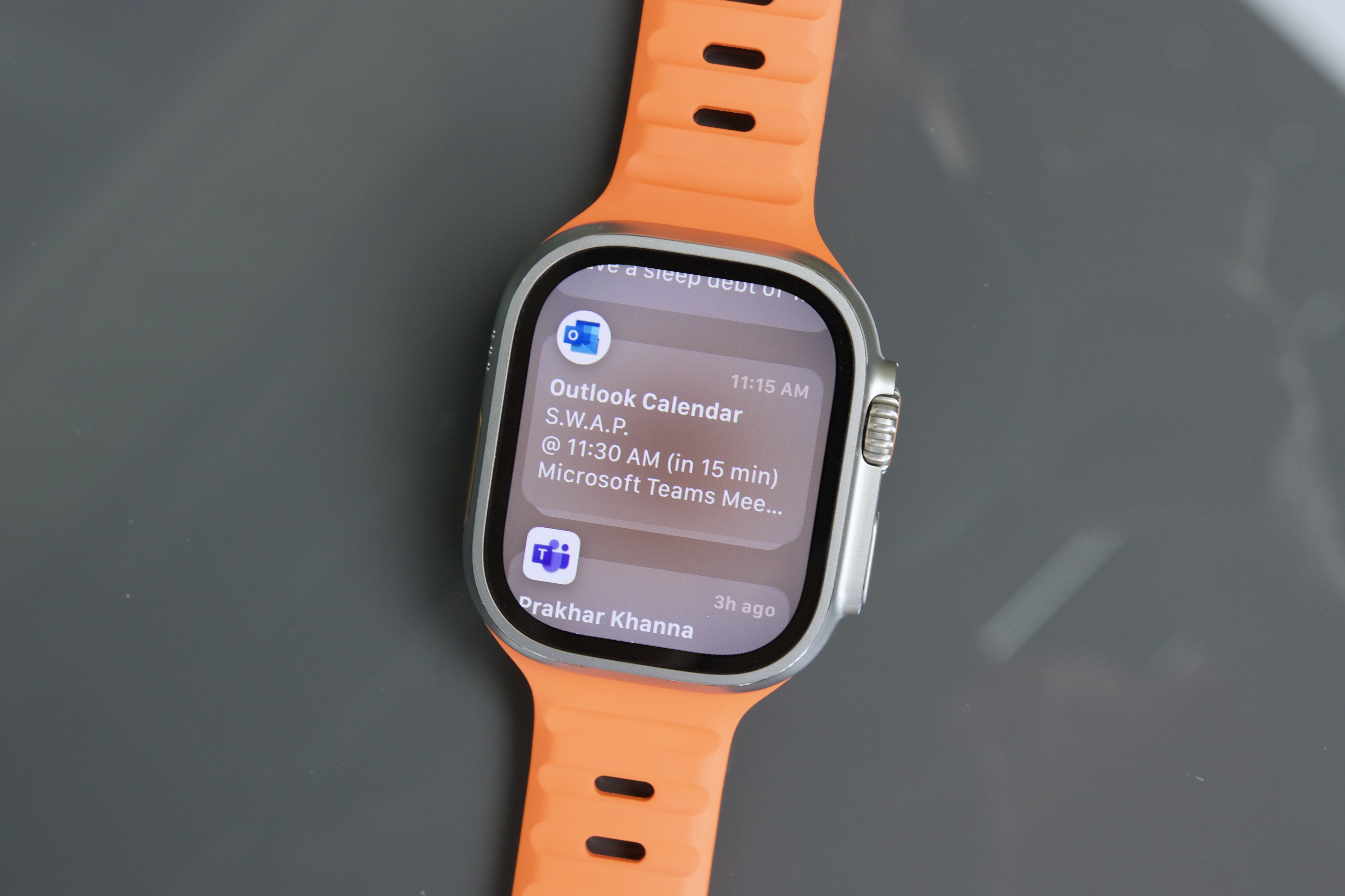 Notificações em um Apple Watch Ultra.