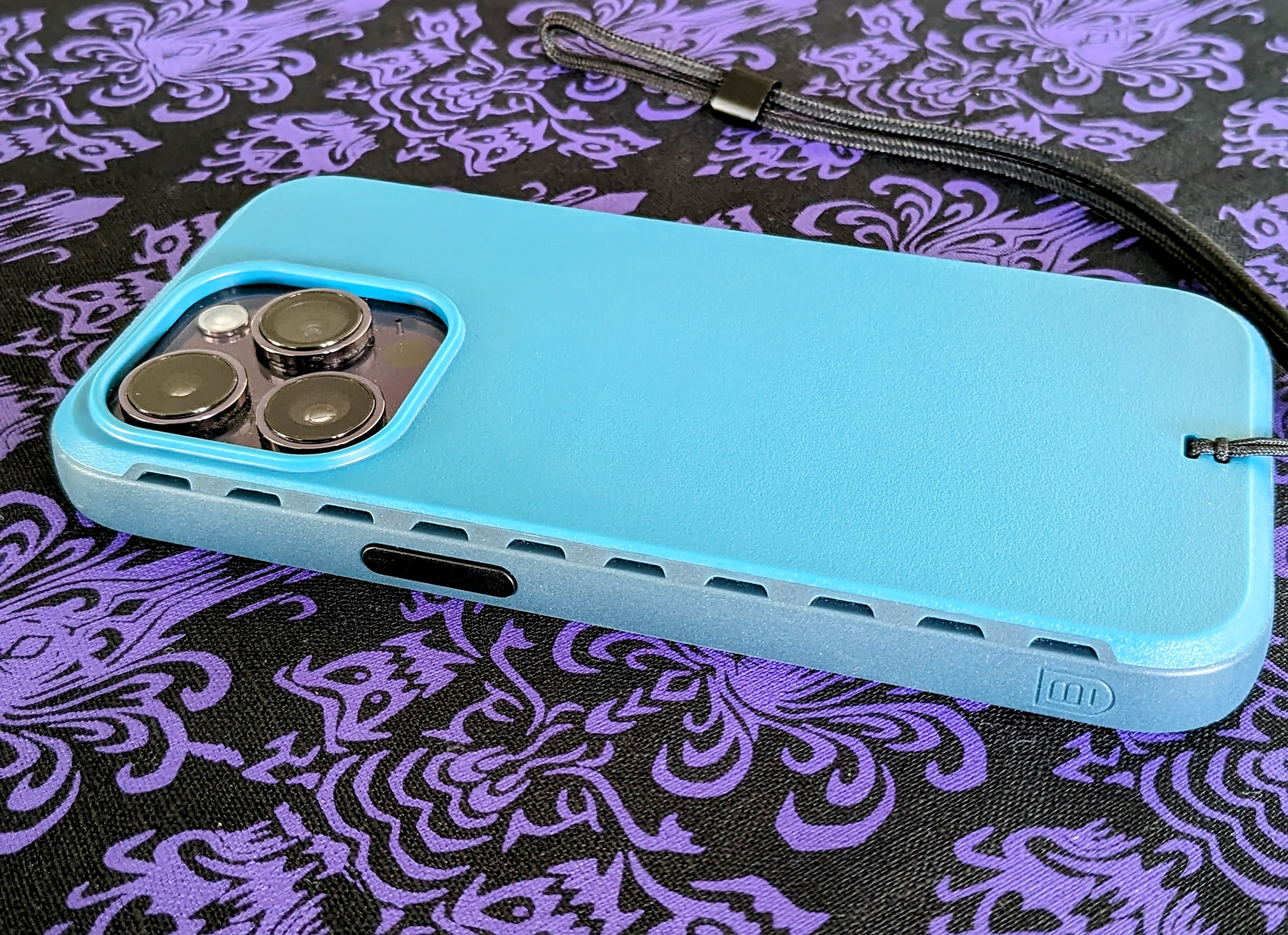 BodyGuardz Paradigm Pro for iPhone 14 Pro case in Hydro showing off side vents.