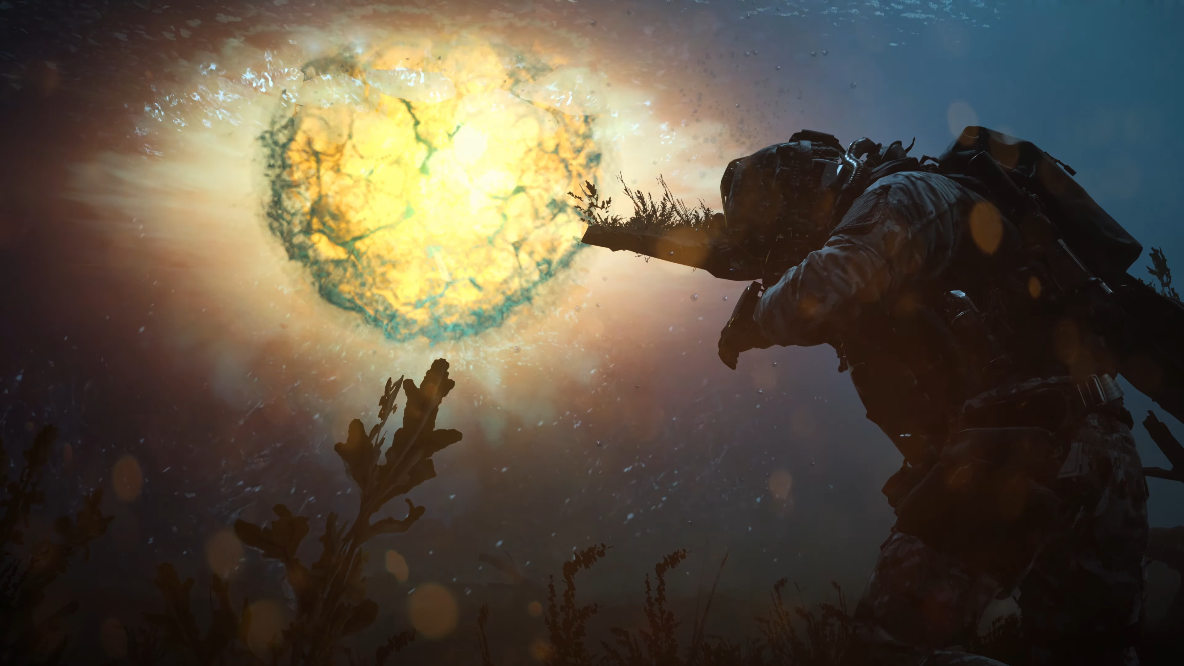 Um soldado se protege de uma explosão subaquática.