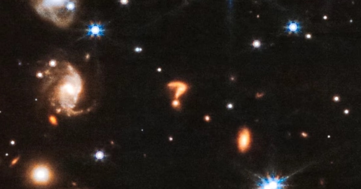 Point d’interrogation cosmique repéré par le télescope spatial Webb