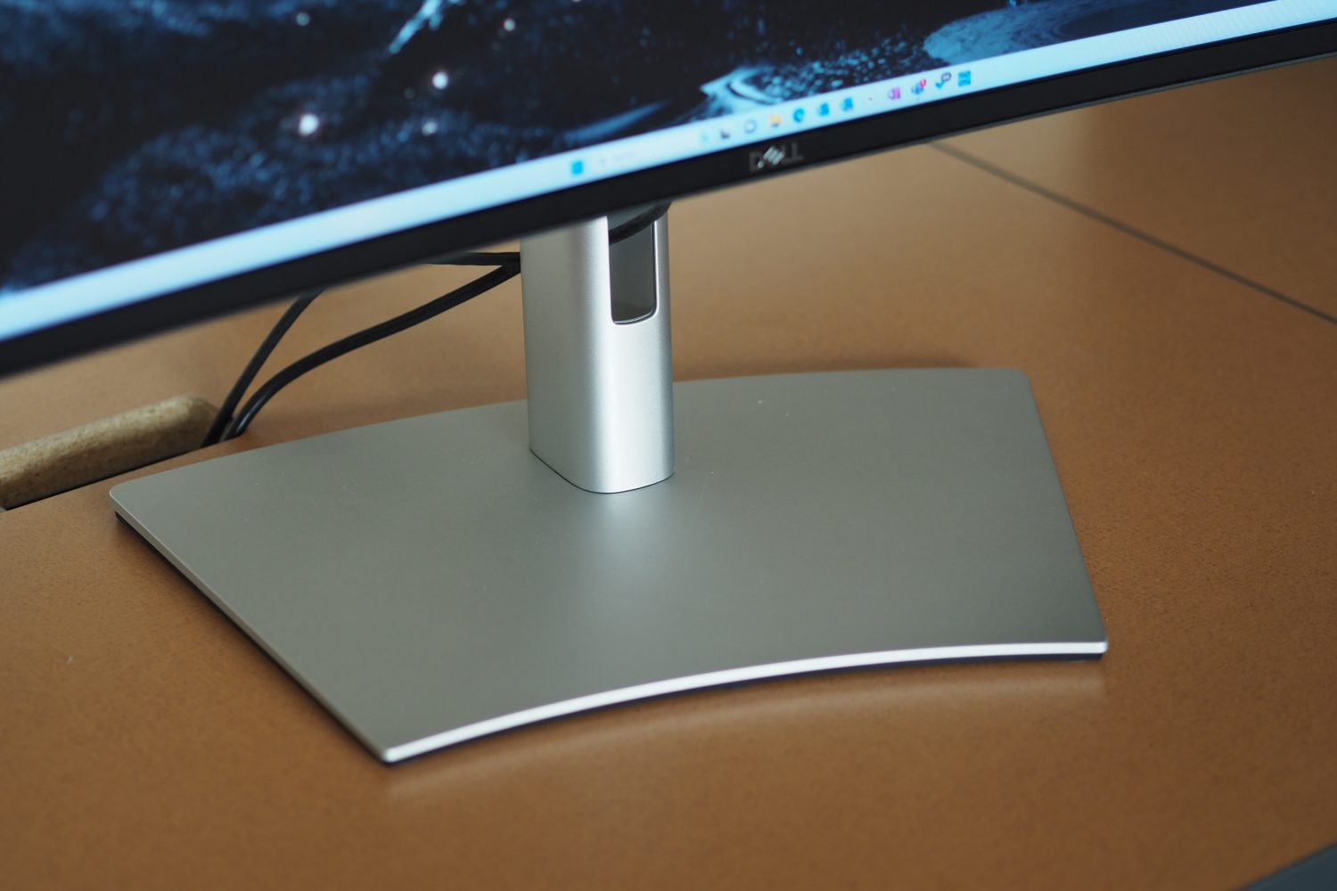 Vista do suporte do monitor curvo USB-C Dell UltraSharp 38.