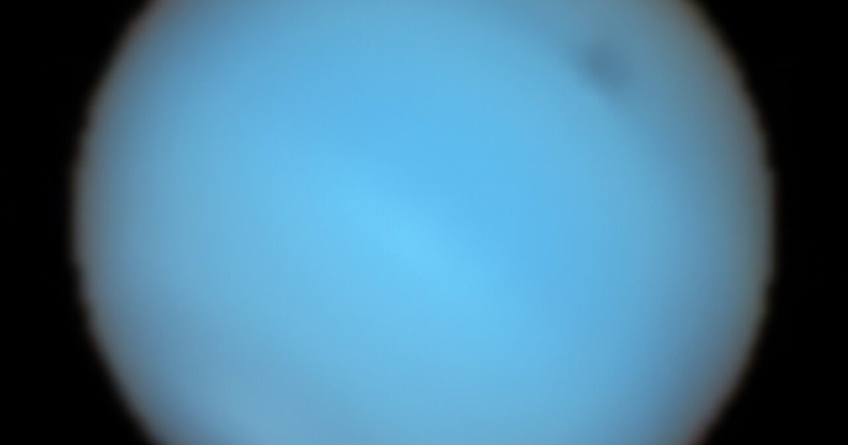 Neptune a une tache sombre, photographiée depuis la Terre