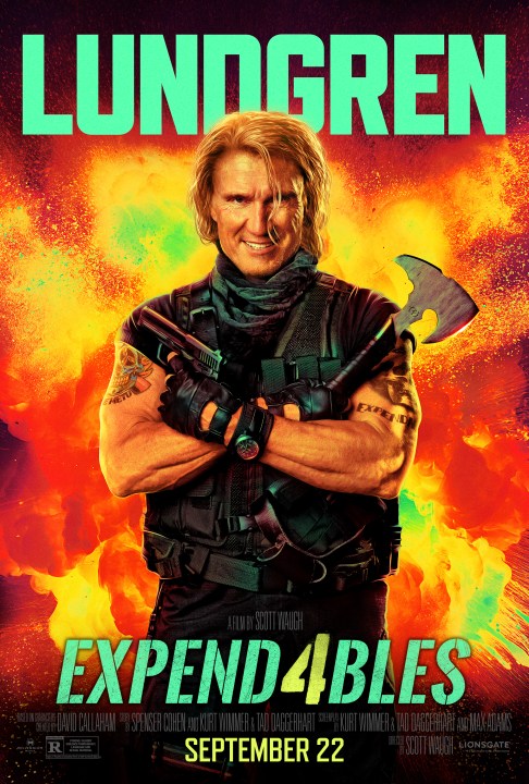 Dolph Lundgren sostiene un hacha y una pistola en el póster de Expend4bles.