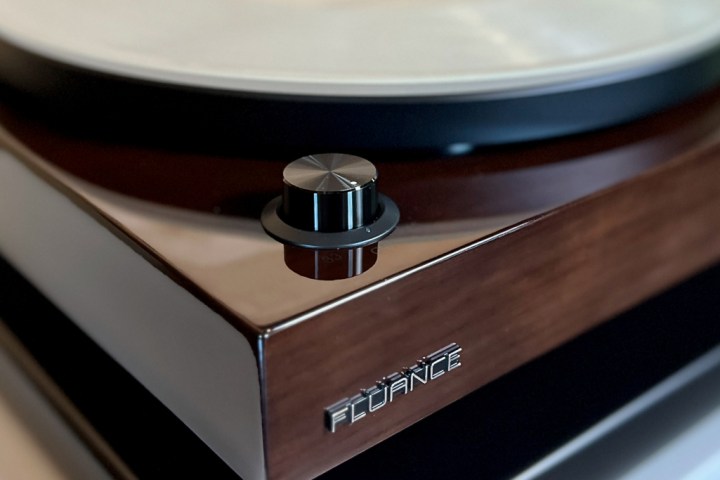 The speed selector dial of the Fluance RT81+ turntable.
