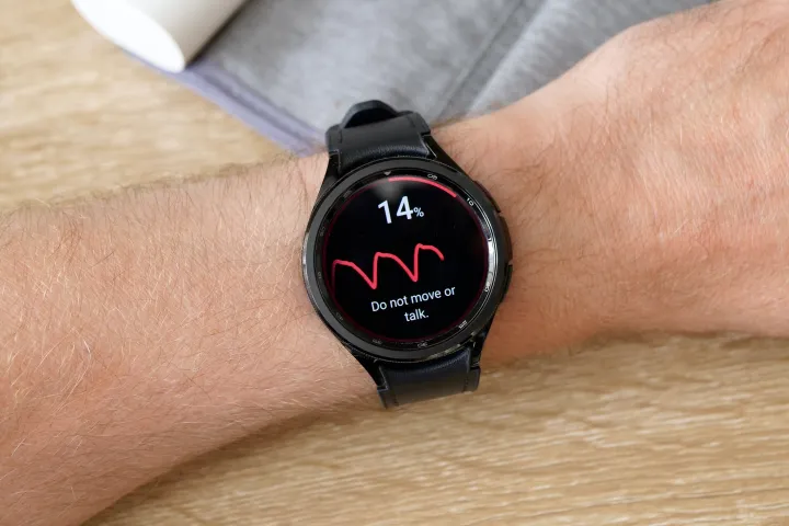 Taking a blood pressure measurement on the Samsung Galaxy Watch 6 Classic.