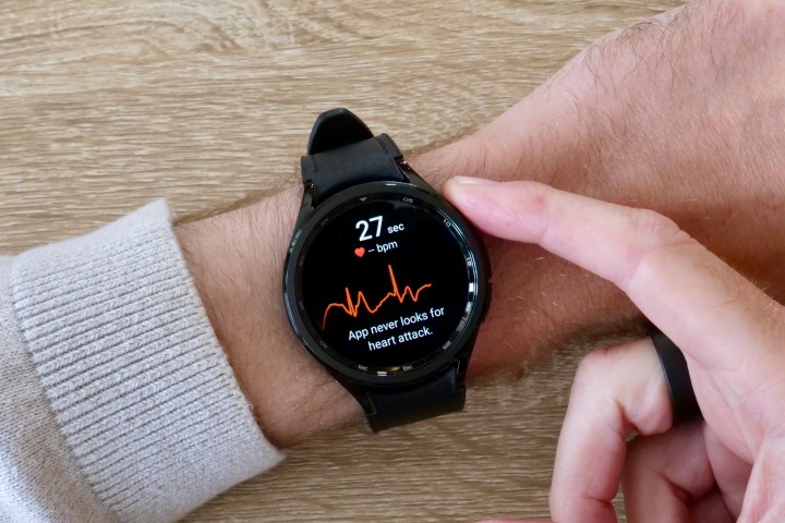 Esecuzione di un ECG sul Samsung Galaxy Watch 6 Classic.