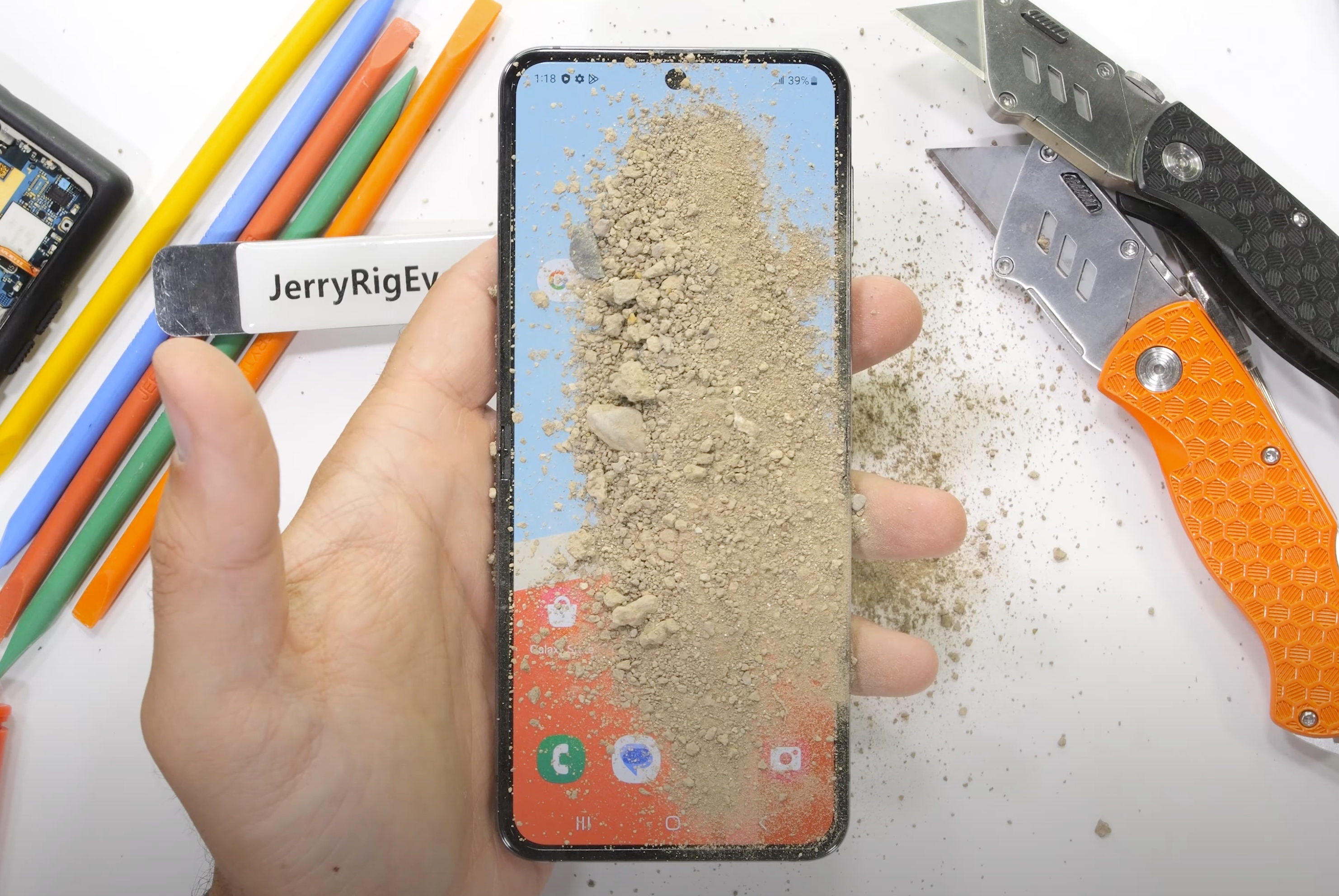 Watch Samsung's Z Flip 5 face an extreme durability test - Vimarsana News