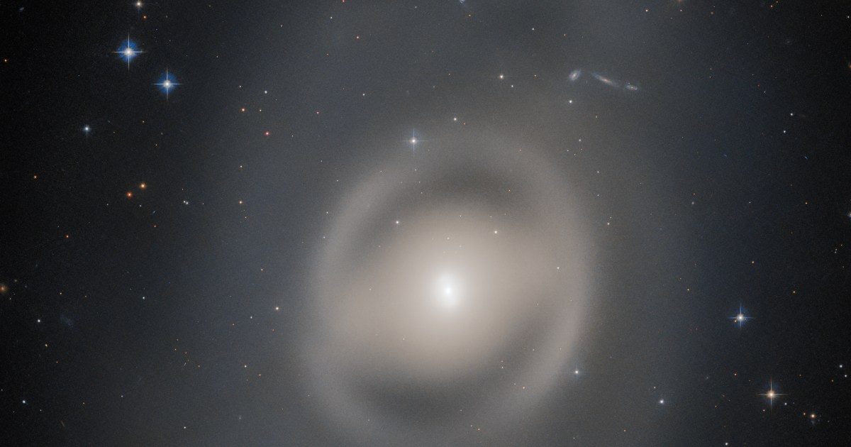 Hubble photographie notre galaxie de voisinage fantomatique NGC 6684