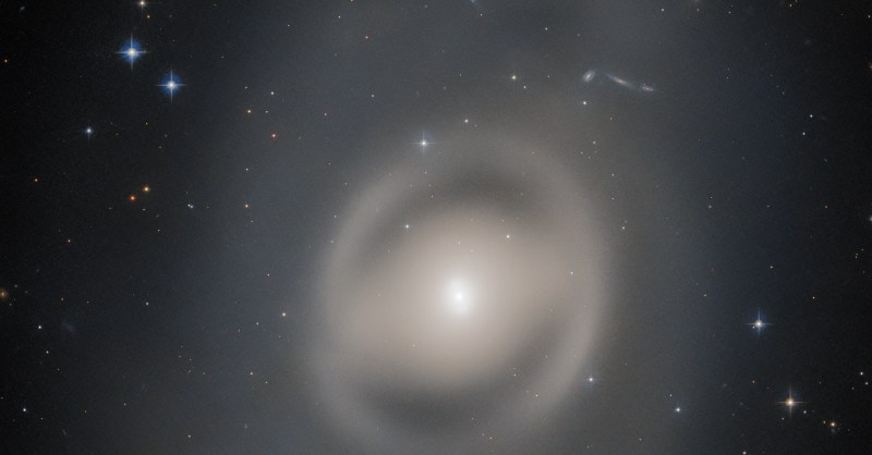 Hubble images our ghostly neighborhood galaxy NGC
6684