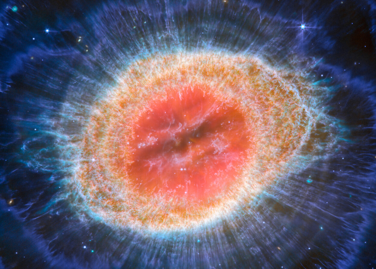 A Nebulosa do Anel capturada pelo instrumento infravermelho médio de Webb (MIRI).