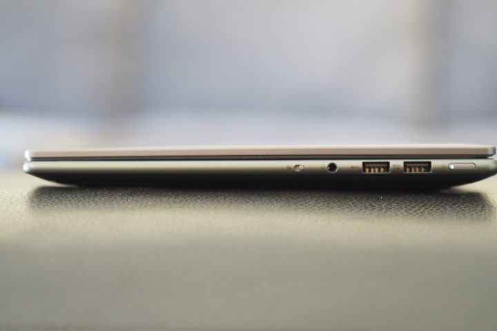 Lenovo Slim Pro 9i 14 right side view showing ports.