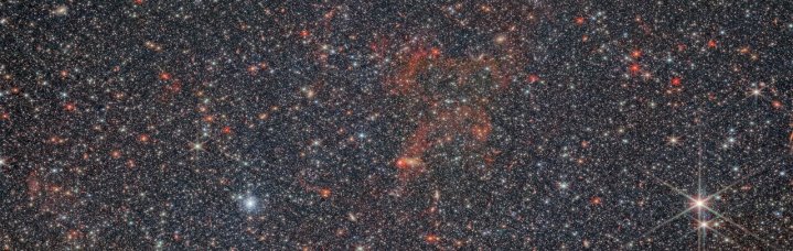 Esta imagem em escala mostra a galáxia irregular NGC 6822.