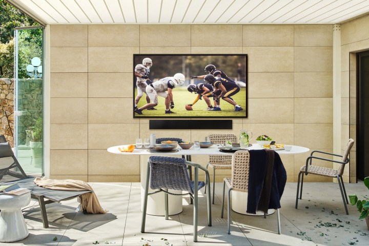 85-дюймовый телевизор Samsung Terrace Full Sun Neo QLED 4K.