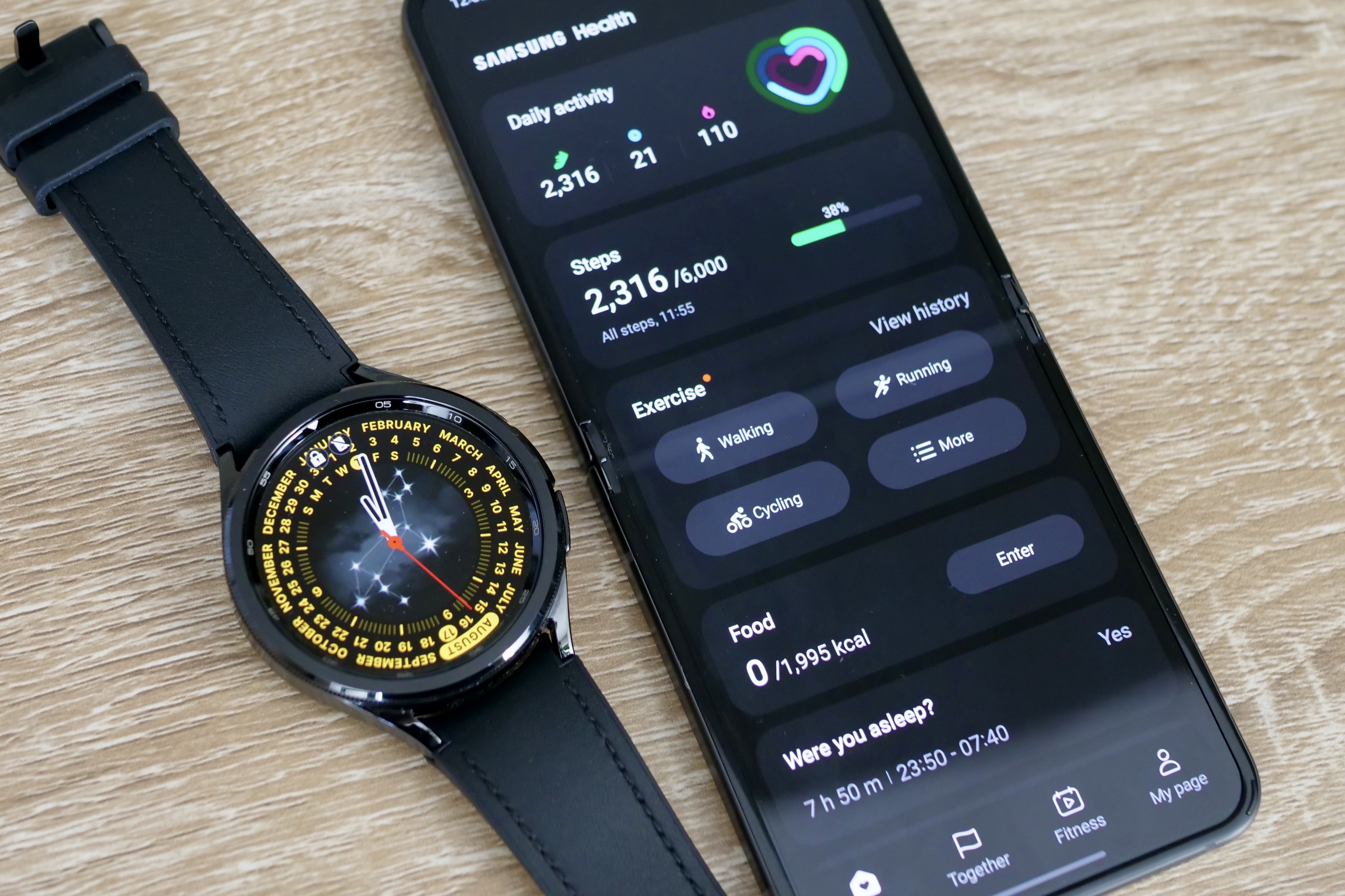 O Samsung Galaxy Watch 6 Classic e o aplicativo Samsung Health.