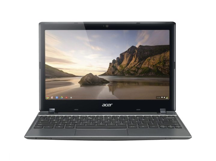 Il Chromebook Acer touchscreen da 11,6 pollici con una scena della natura come sfondo del desktop.