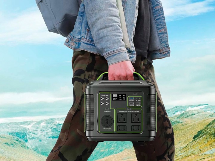 Carrying the Fanze 296Wh 80000mAh Outdoor Solar Generator while hiking.