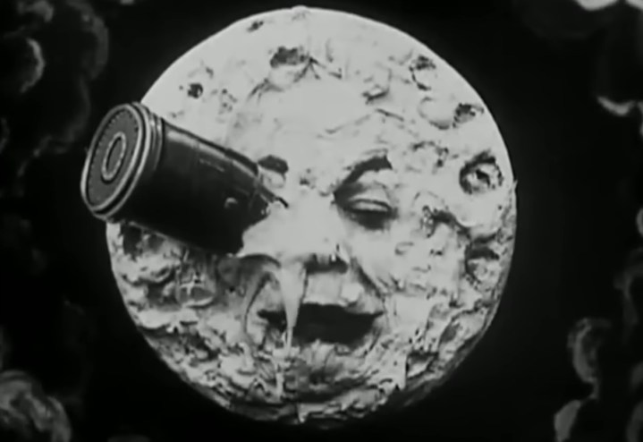 La lune avec une fusée dans l'œil dans "Trip to the Moon".