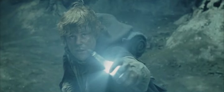 Sam holding a glowing vial in "The Lord of the Rings: Return of the King."