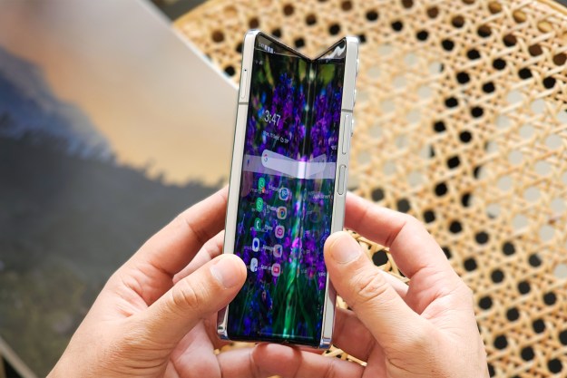 Samsung Galaxy Z Flip 5 Hands-On: Bigger Display, More Personal  Customizations - CNET