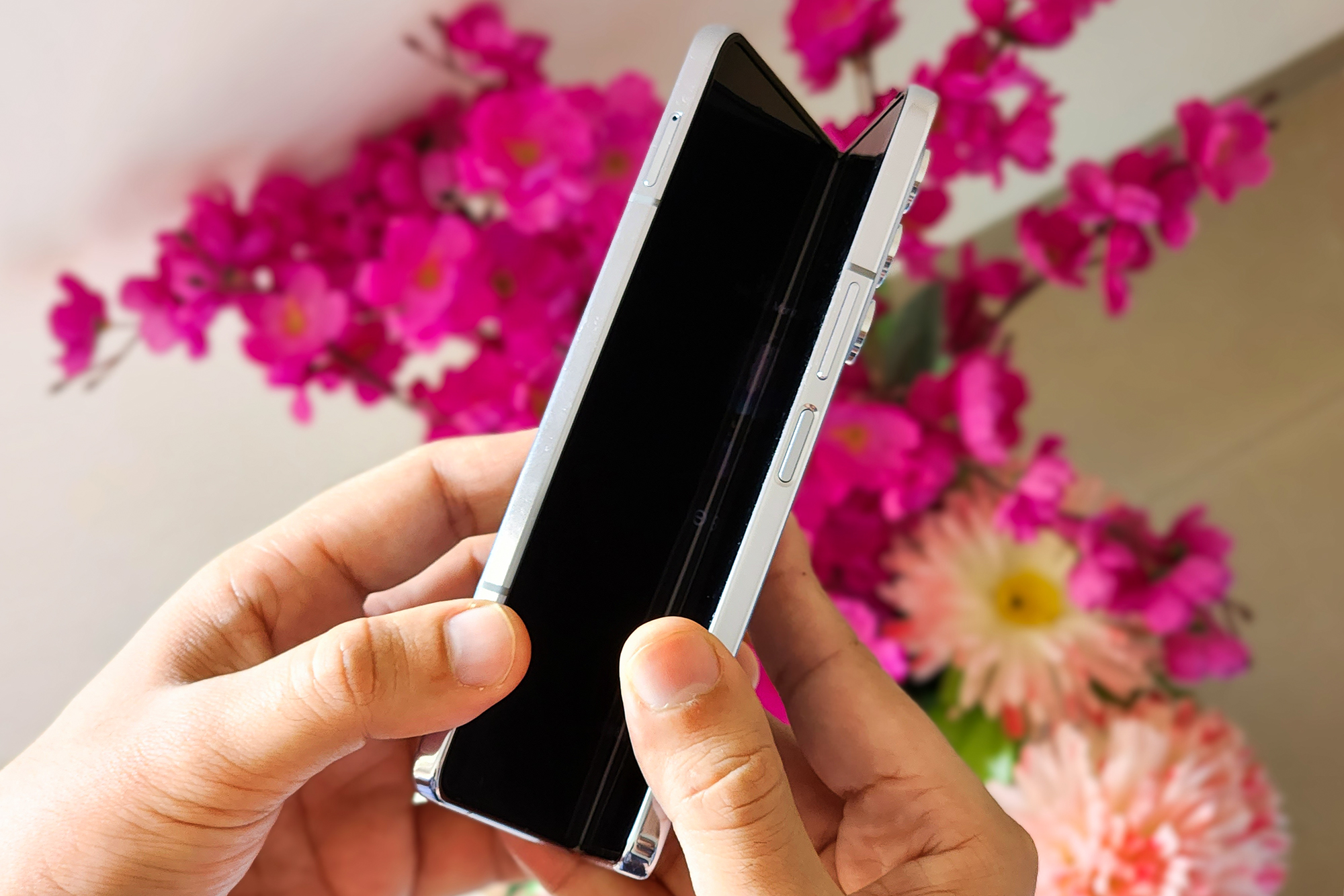 The Samsung Galaxy Fold, again: Hard to love, even harder to hate