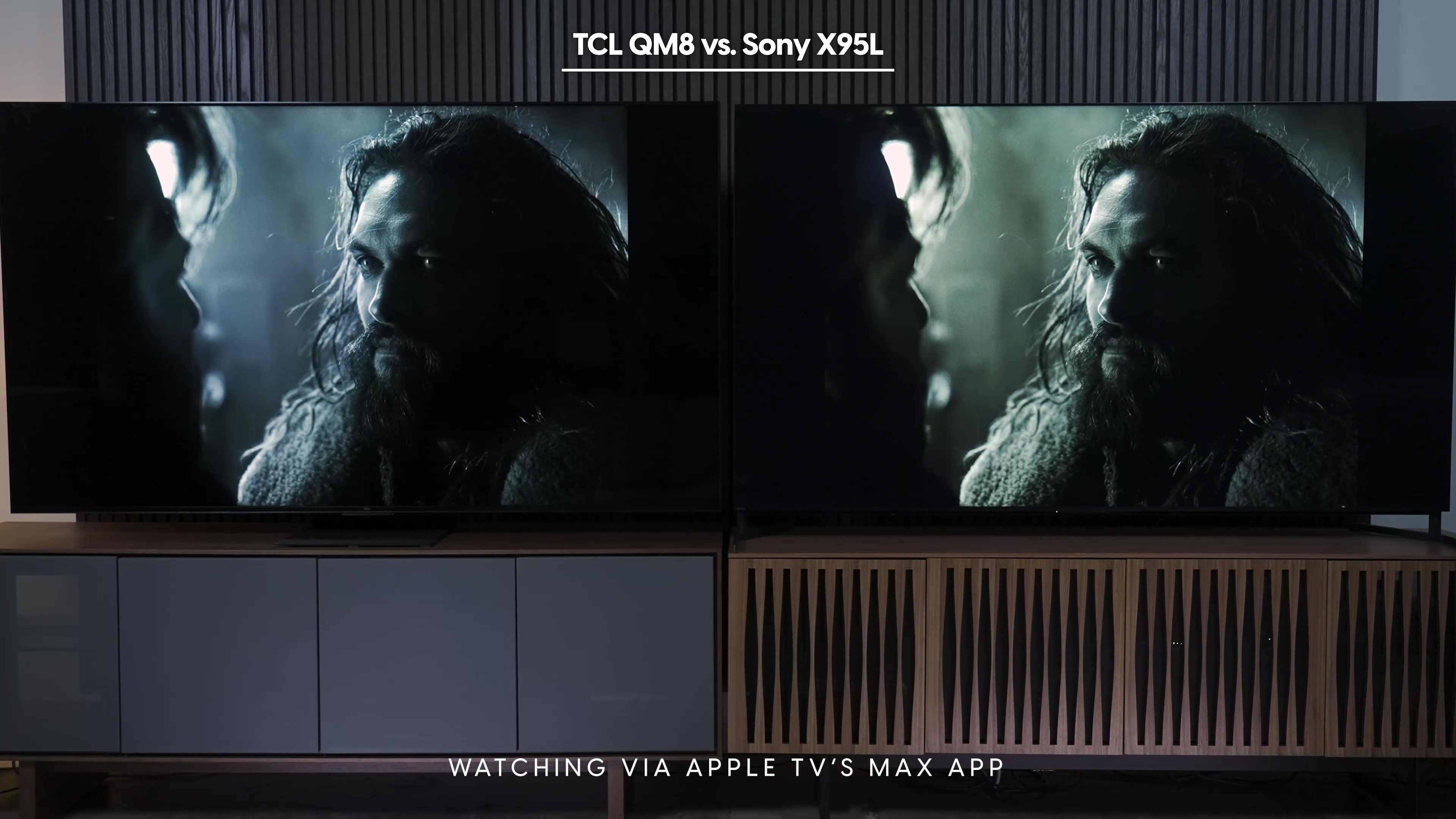 सोनी ब्राविया X95L बनाम TCL QM8 पर AppleTV मैक्स ऐप पर देखे गए जस्टिस लीग के स्क्रीन ग्रैब की साथ-साथ तुलना।