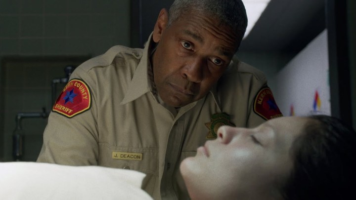 Denzel Washington examines a body in The Little Things.