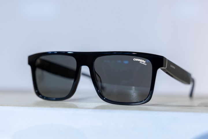 Versión de gafas de sol de Amazon Echo Frames en exhibición en el evento de dispositivos de otoño de Amazon de 2023.