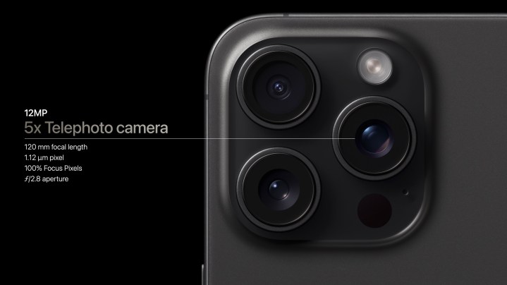 Fotocamera con zoom dell'Apple iPhone 15 Pro.