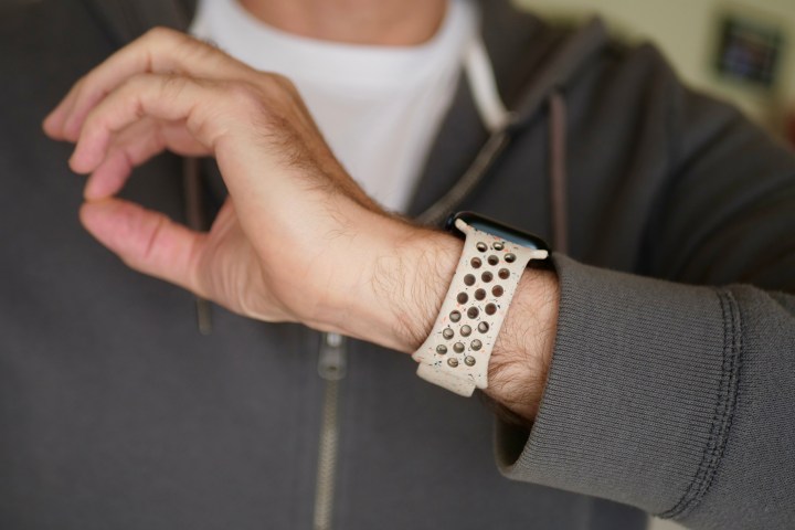 A person making the Double Tap gesture on the Apple Watch Series 9.